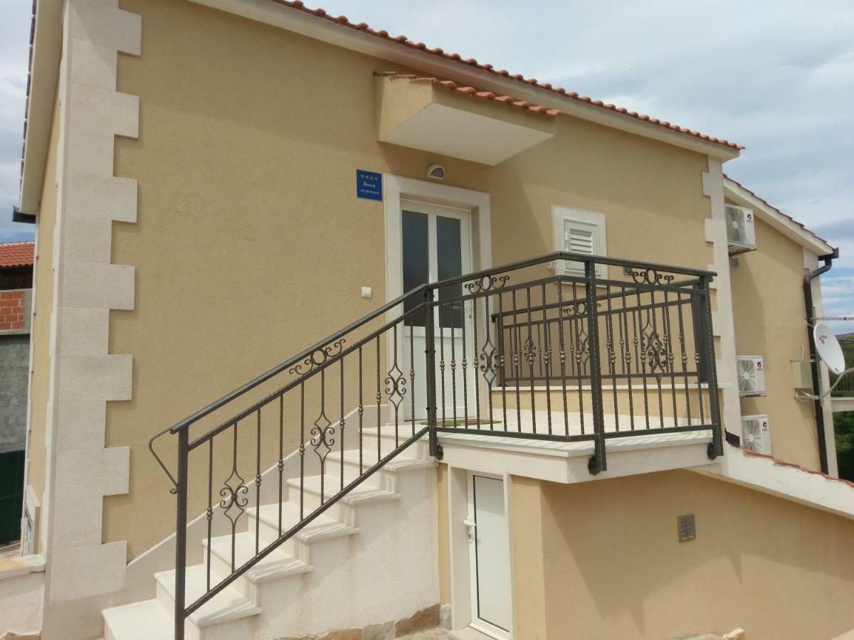 Apartments Listes Milna  Exterior foto